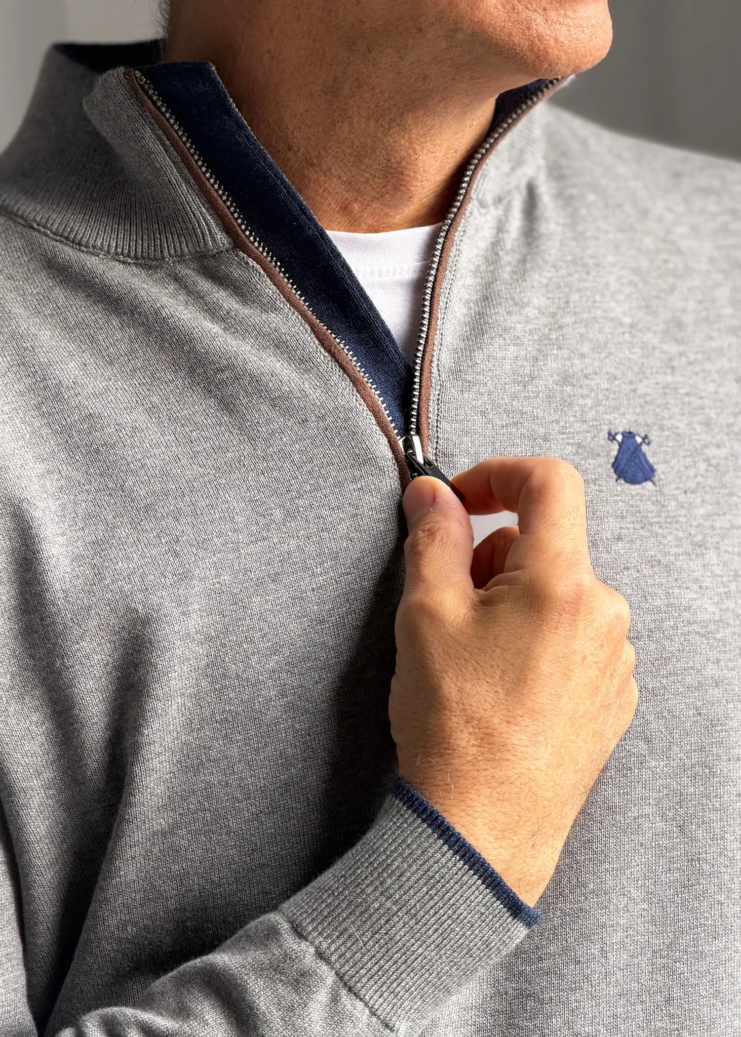 Jersey Gris Cuello Cremallera Hombre - Image 2