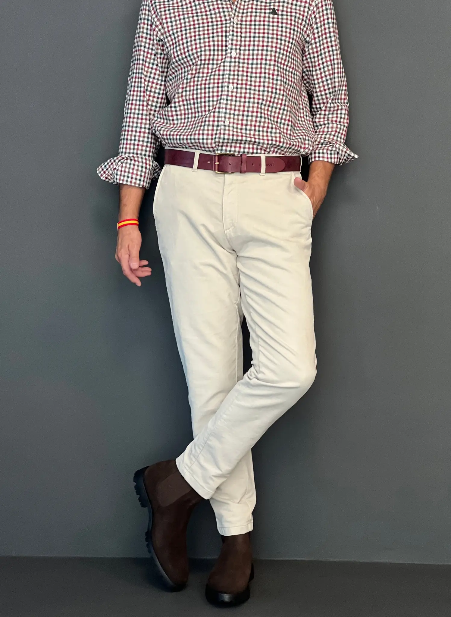 Pantalón Tipo Chino Micro Pana Beige Hombre - Image 2
