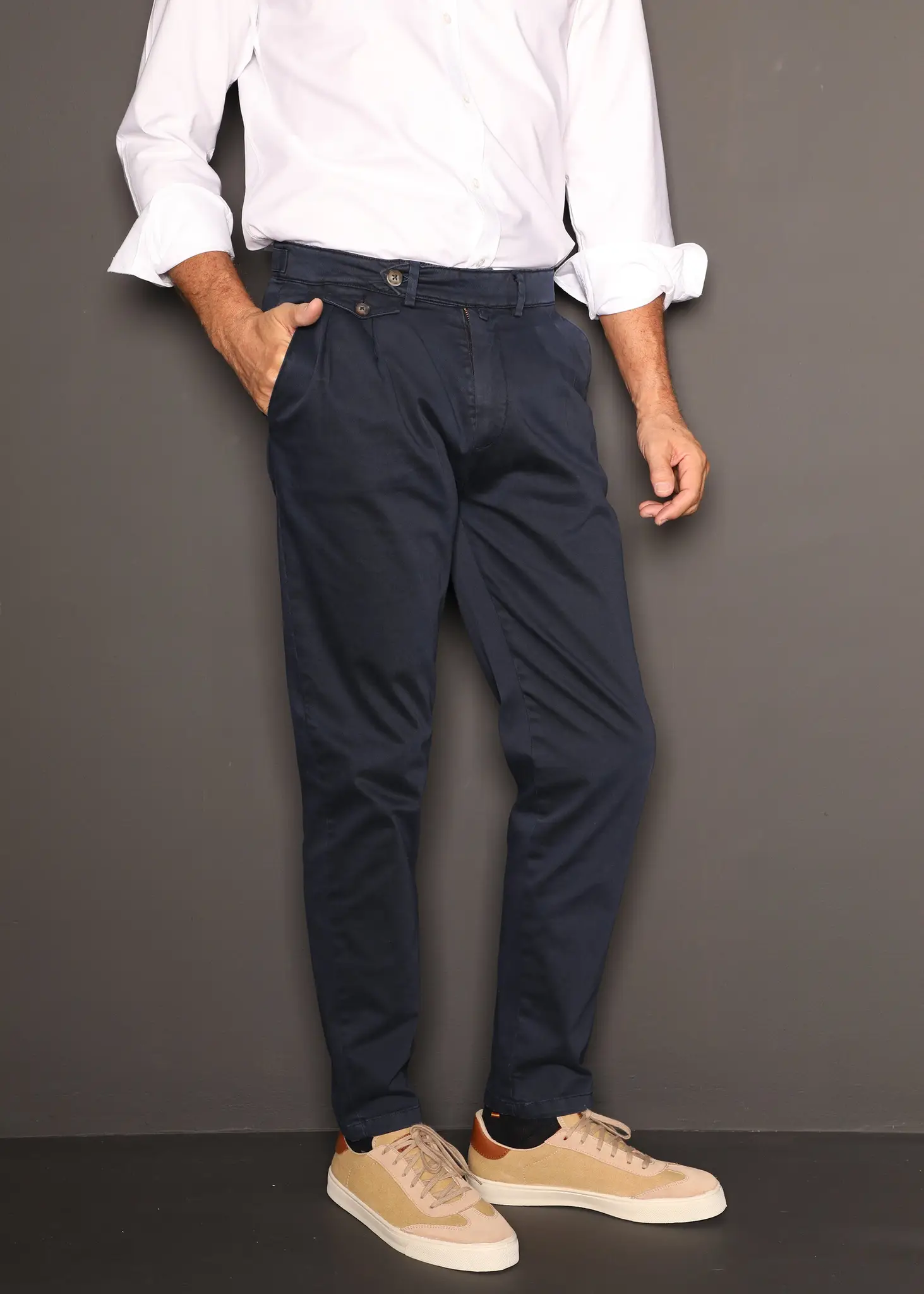 Pantalón Tipo Chino Azul Hombre - Image 2